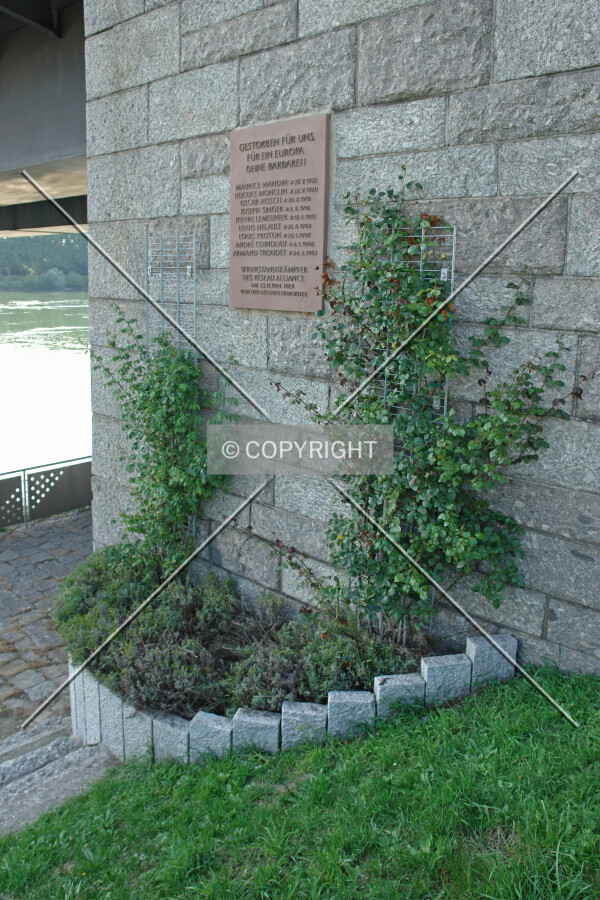 World war memorial stone