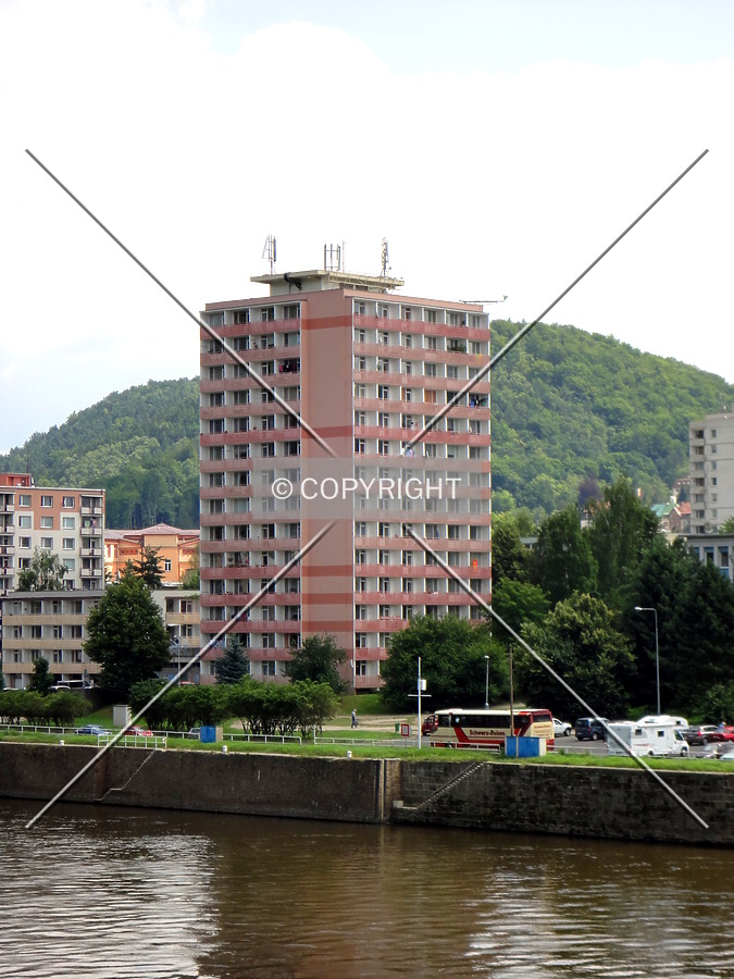 West view from the Elbe's banks.