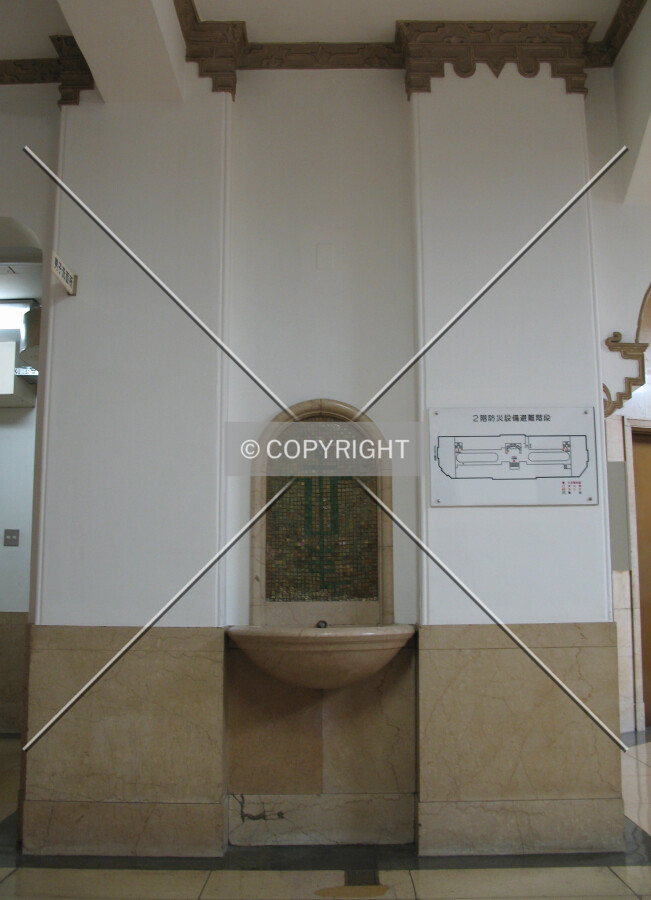 Disused drinking fountain on the second floor