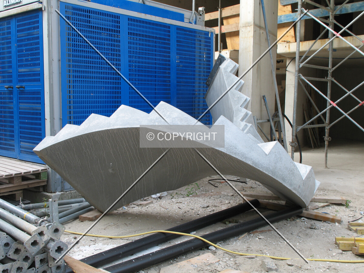 Staircase element
