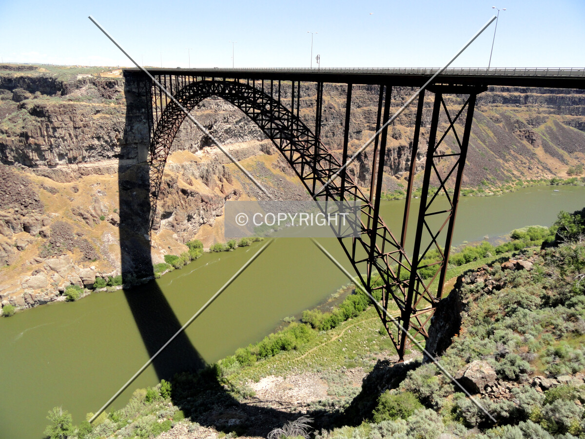 Spanning the Snake River Canyon from the southwest
