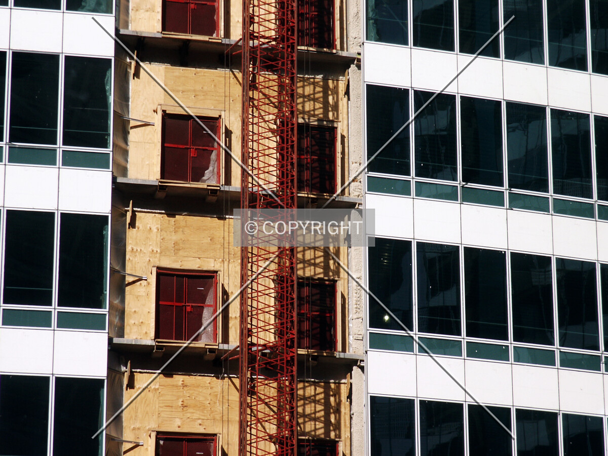 Facade section with the hoist