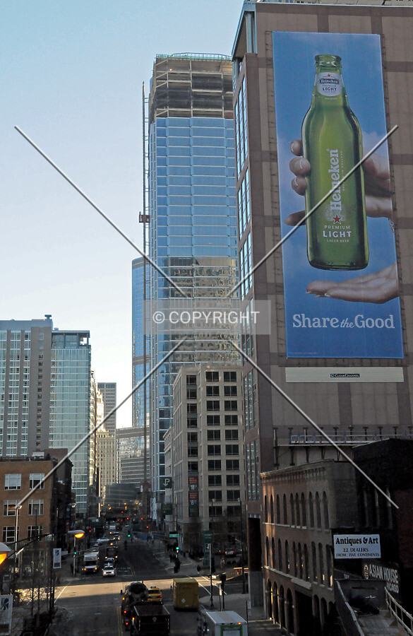 Looking east along Kinzie Street from the CTA Merchandise Mart Station