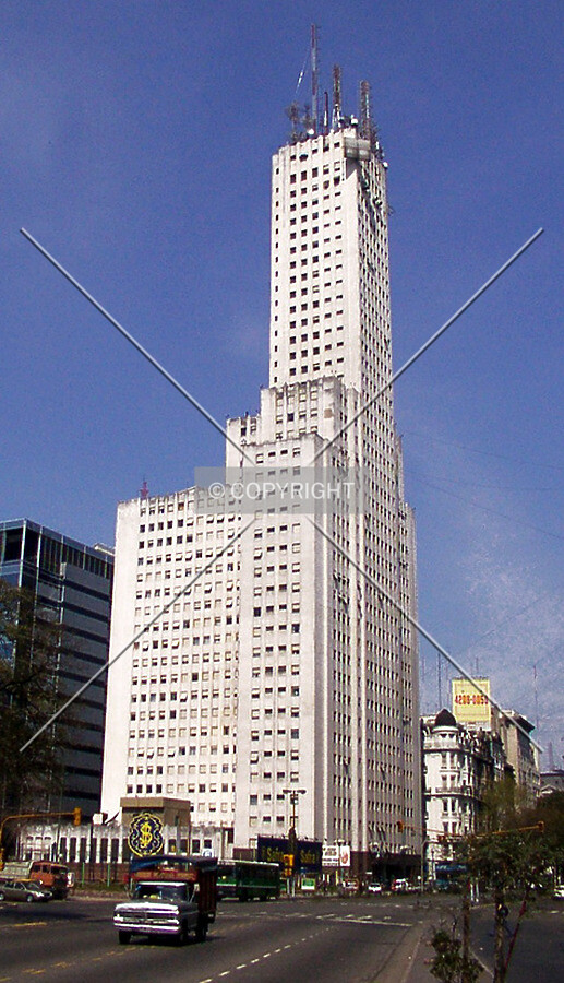View from the north, looking down Avenida Leandro N. Alem