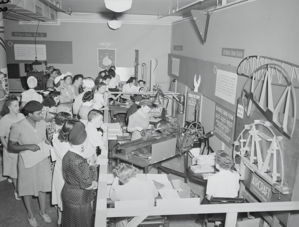 Women war worker training; July 1943