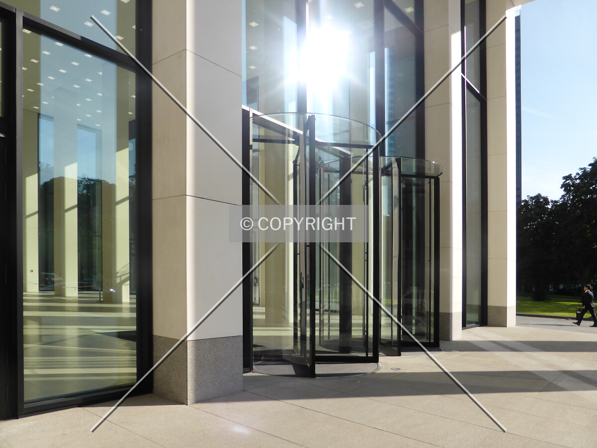 Entrance at Taunustor