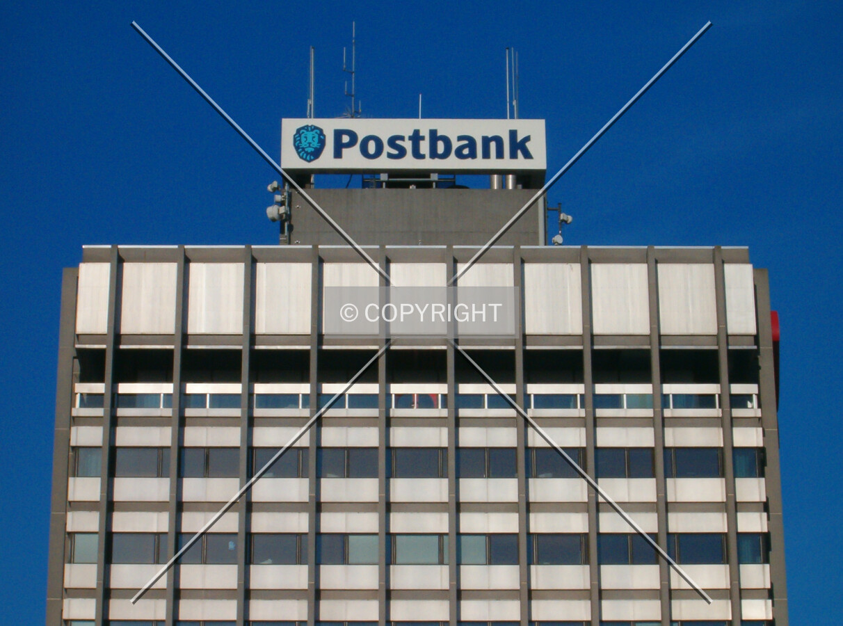 Top of the building as seen from Snekertrekweg