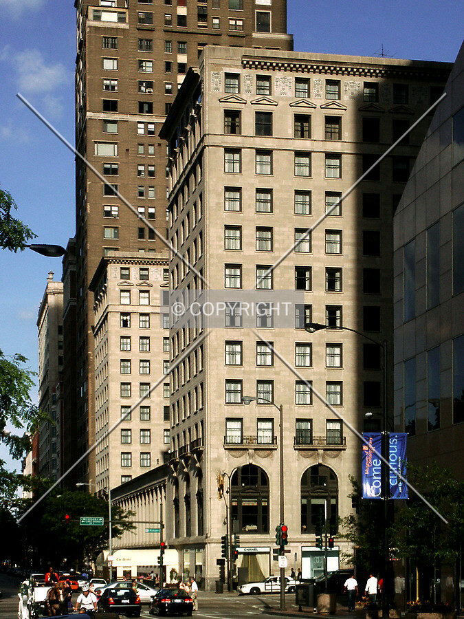 Looking east on Oak Street