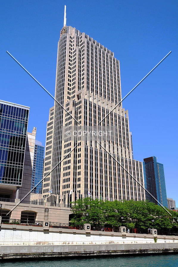 Looking up from the southwest along the Chicago River