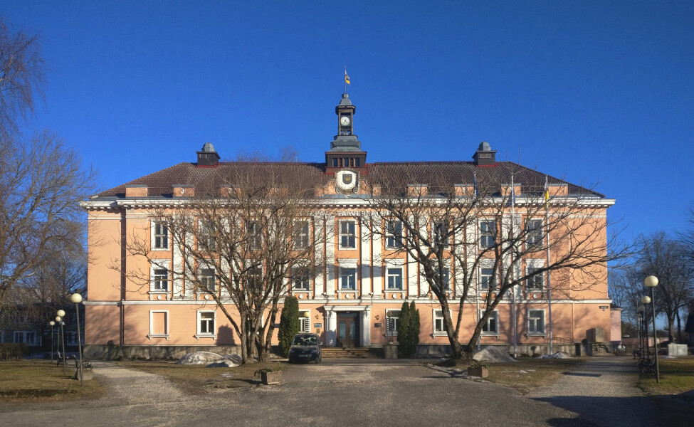 Lipuväljak 13