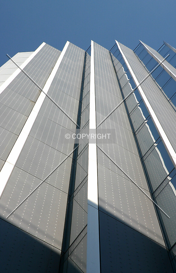 Looking up the south façade from Fenchurch Avenue