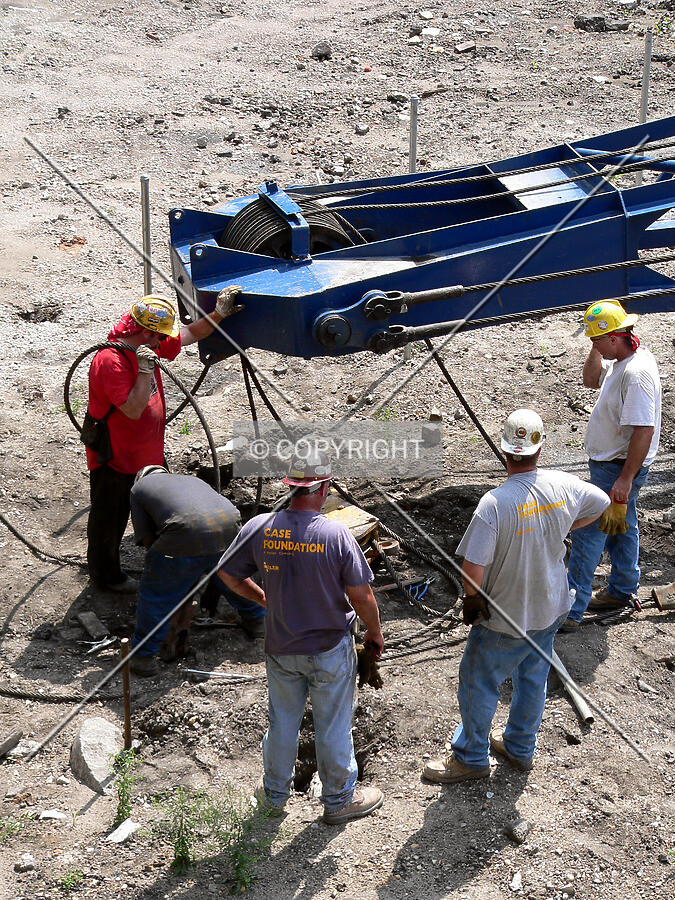 Lacing cables on the end of the crane boom