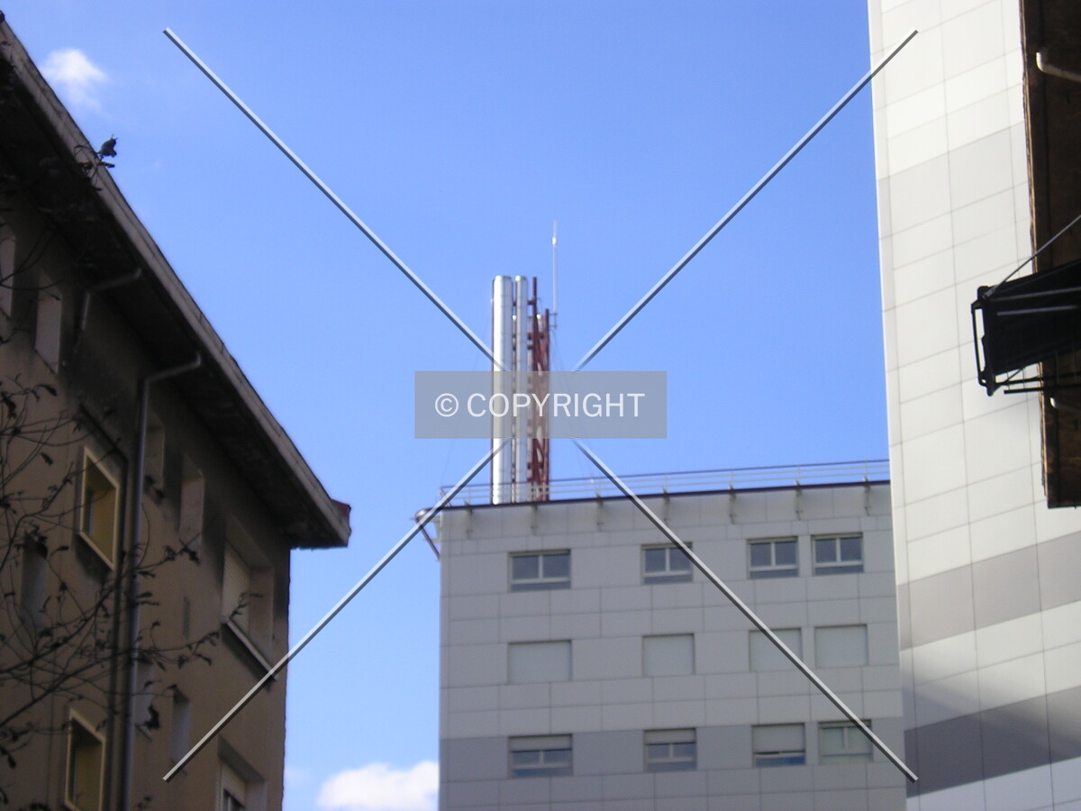 View of the mast from Avenida de la Libertad
