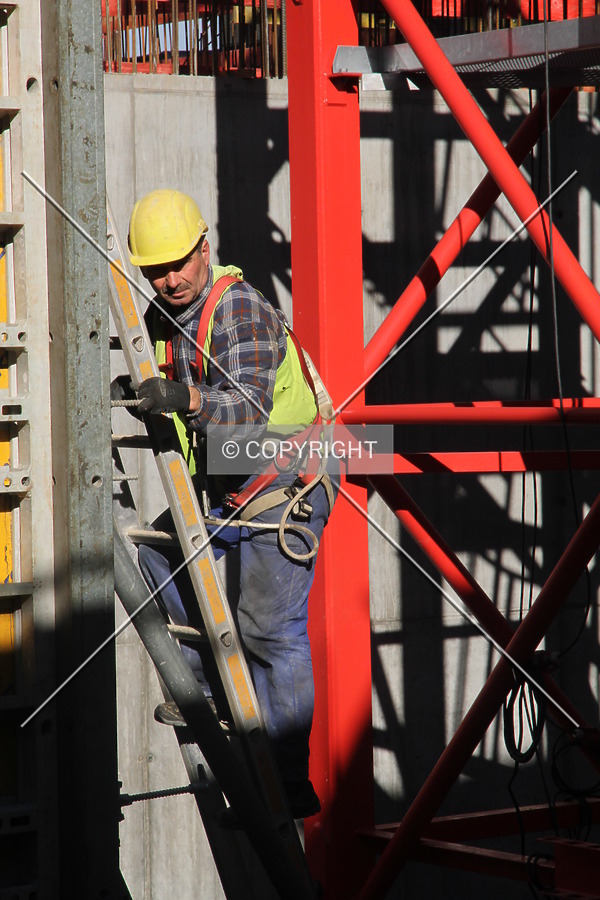 A construction worker at the Taunusturm construction site