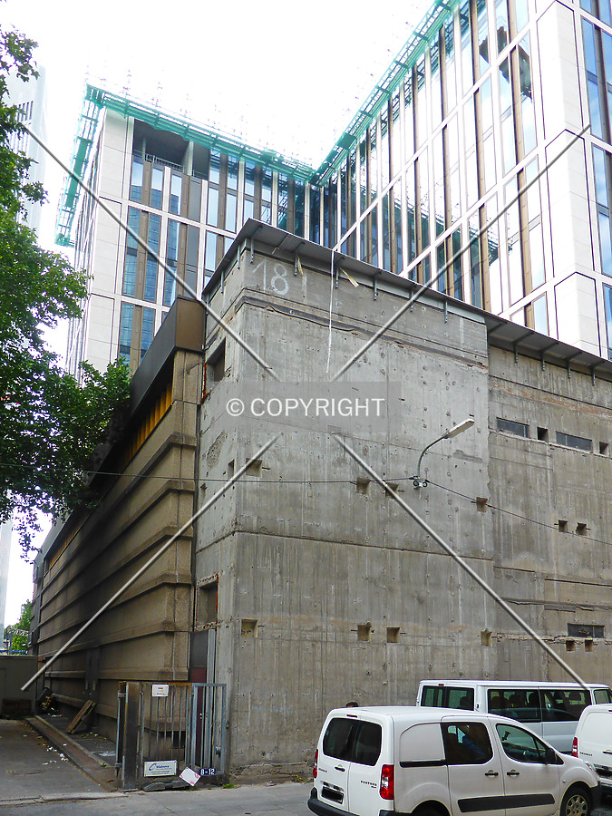 Photo 792-874-479