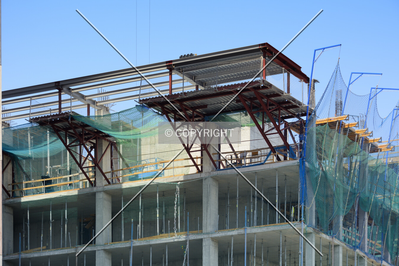 Beginning of the steel structure