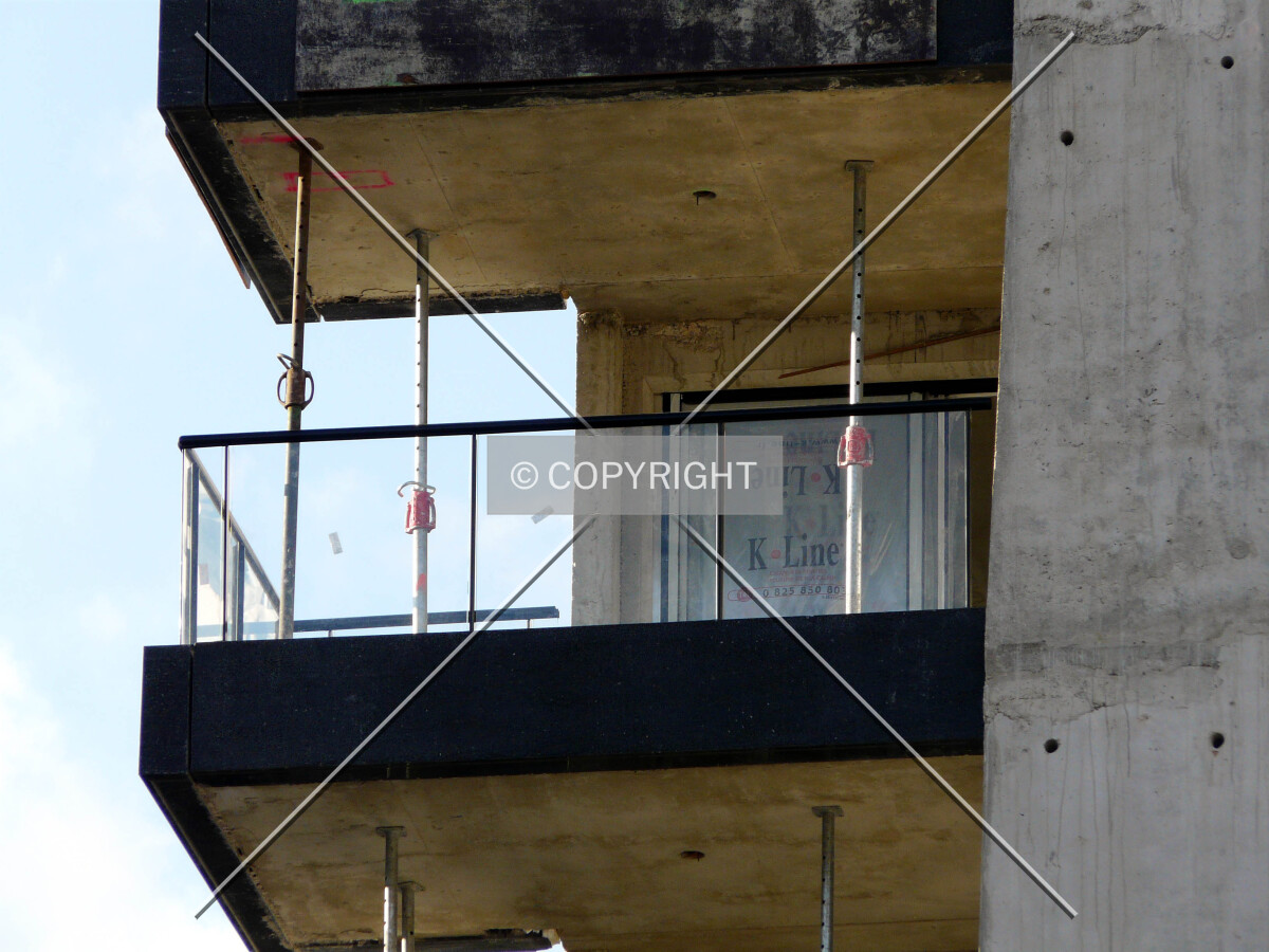 First guard rail installed on 6th floor