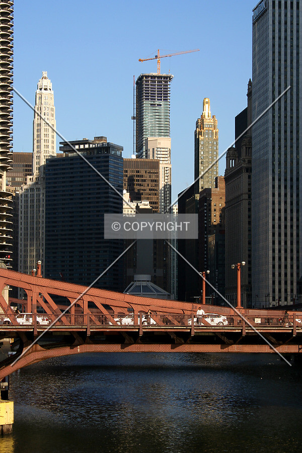 Looking up the Chicago River