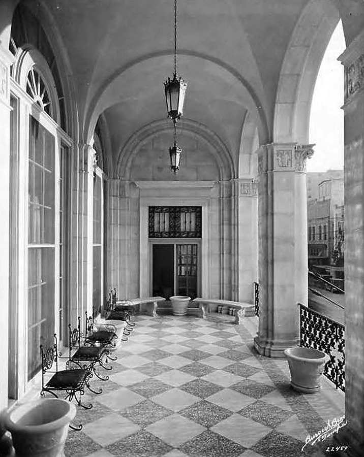 Balcony on Florida Avenue from the north