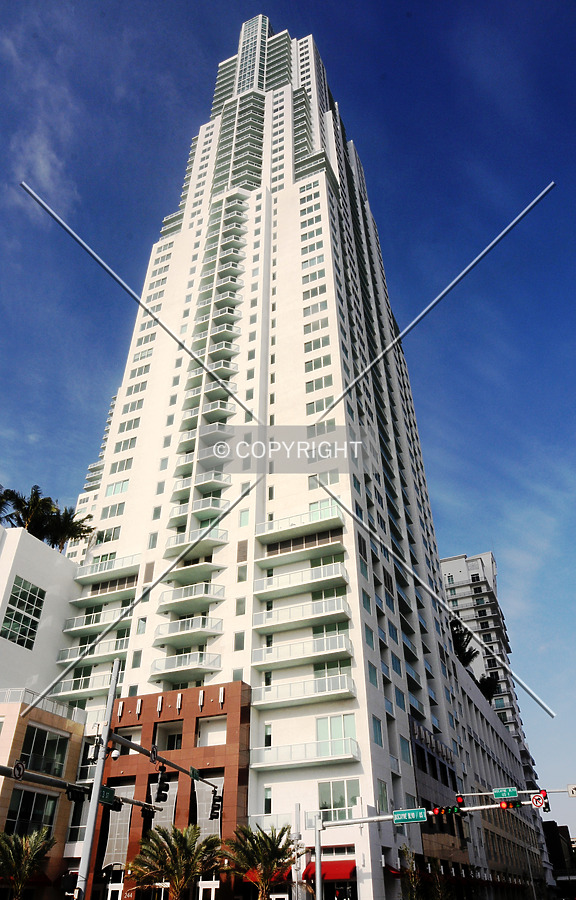 Looking up from the northeast along Biscayne Boulevard