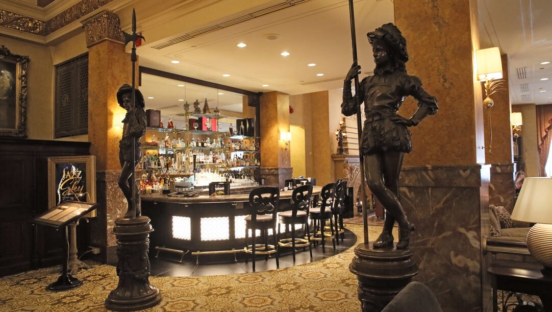 Lobby bar