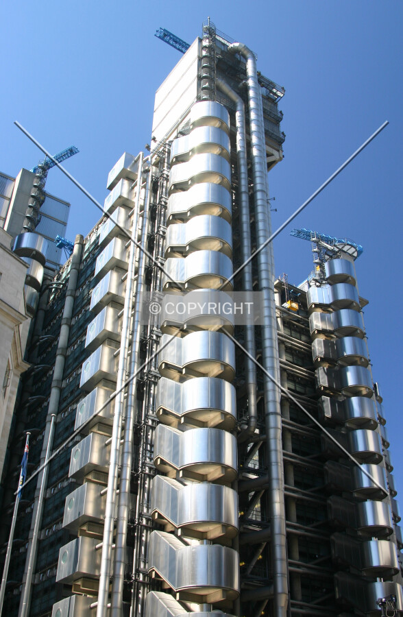 Looking up the northeast tower from Leadenhall Street