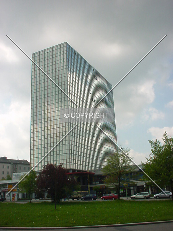 Side view (from Limbecker Platz)
