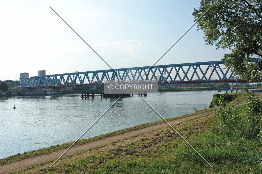 Eisenbahnüberführung