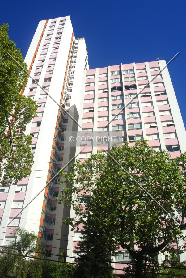 Império Bloco B is the one on the right