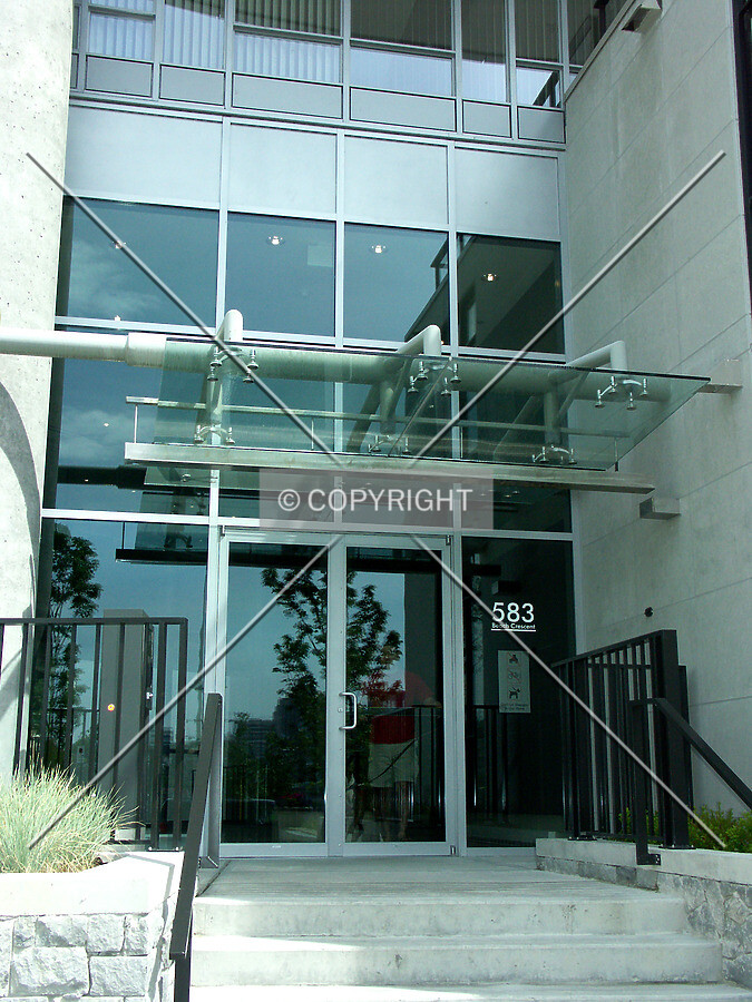 Main entrance on Beach Crescent