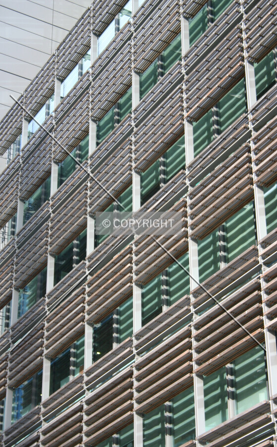 View north of the façade from North Wharf Road