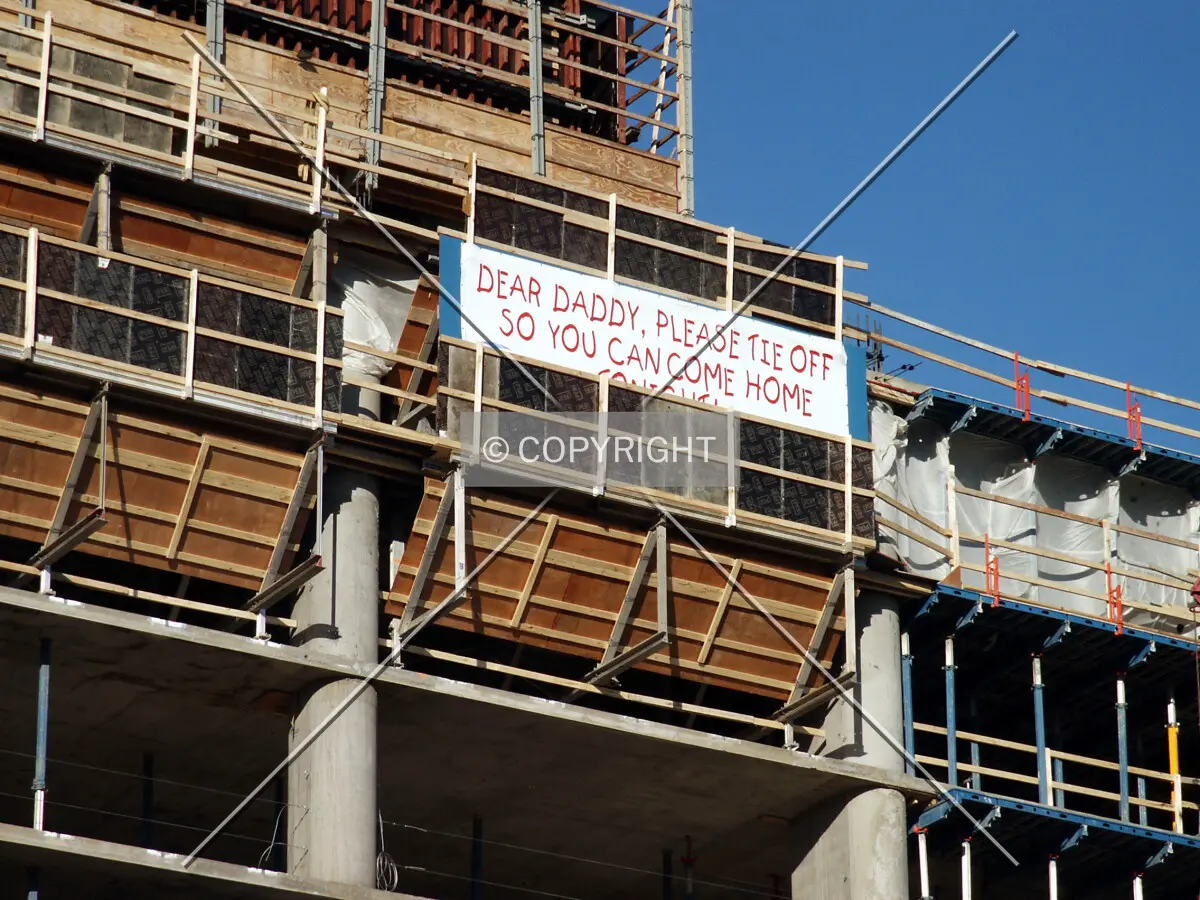 Detail of the front side, with the safety message reappearing over the formwork