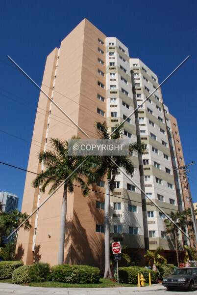 Photo 100-749-633