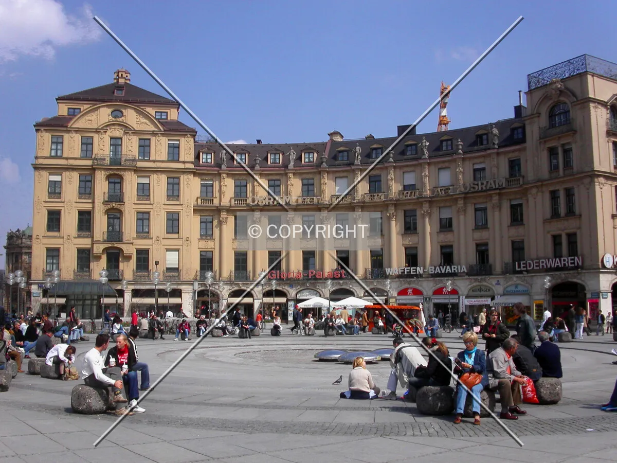 Centric square in the center