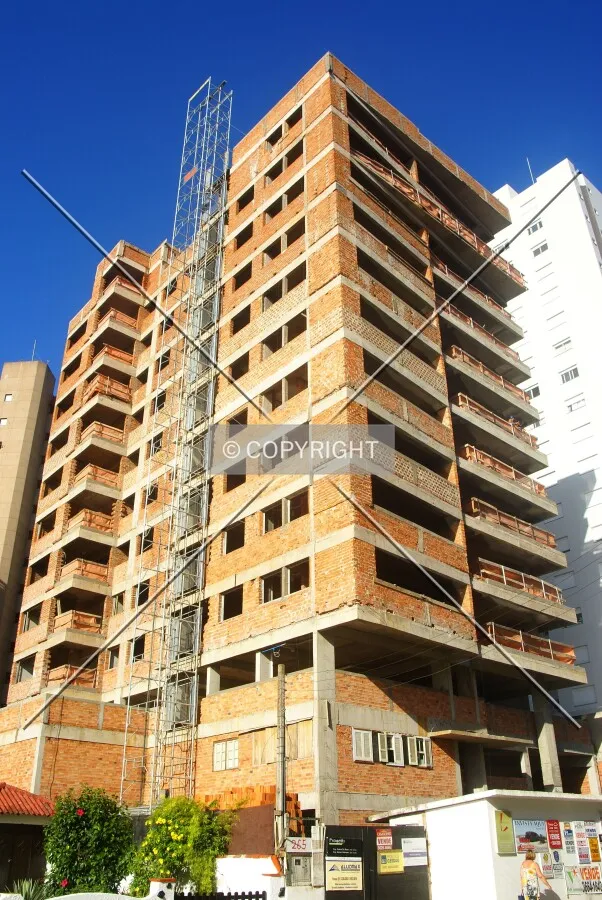Looking up from across Almirante Barroso Street
