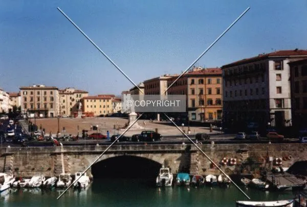 Piazza della Repubblica: the largest bridge of Europe