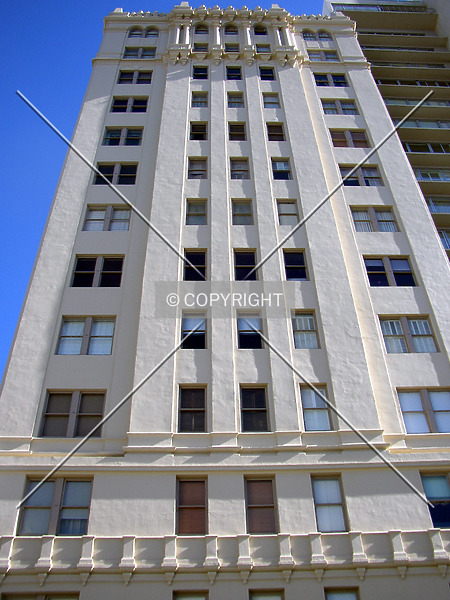 Photo 103-945-572