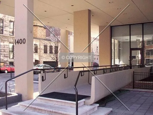 Photo 104-463-648