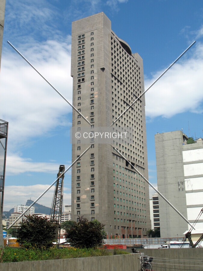 View from Silva Jardim Street