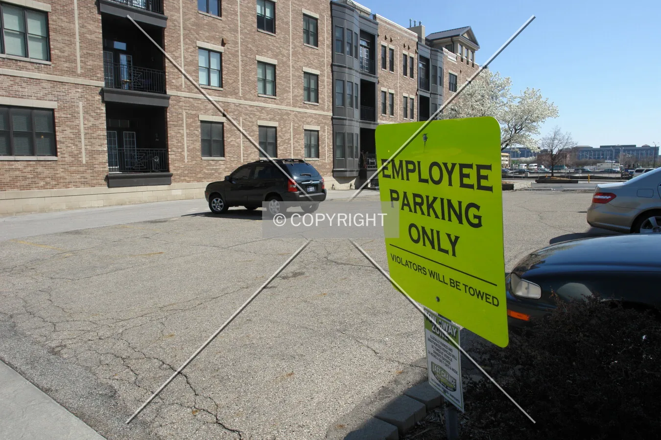 Warning sign: Employee Parking Only