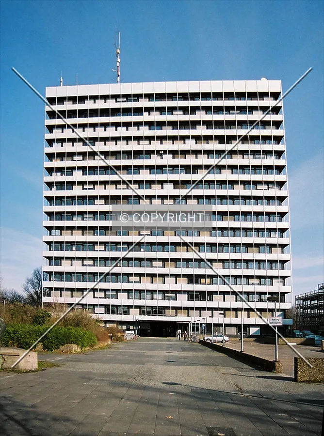 Front view including main entrance - as seen from Obere Zahlbacher Straße