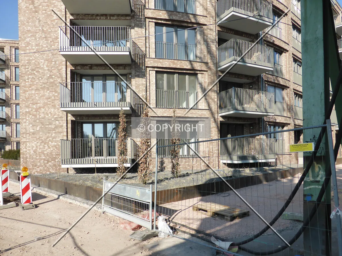 Photo 111-417-792