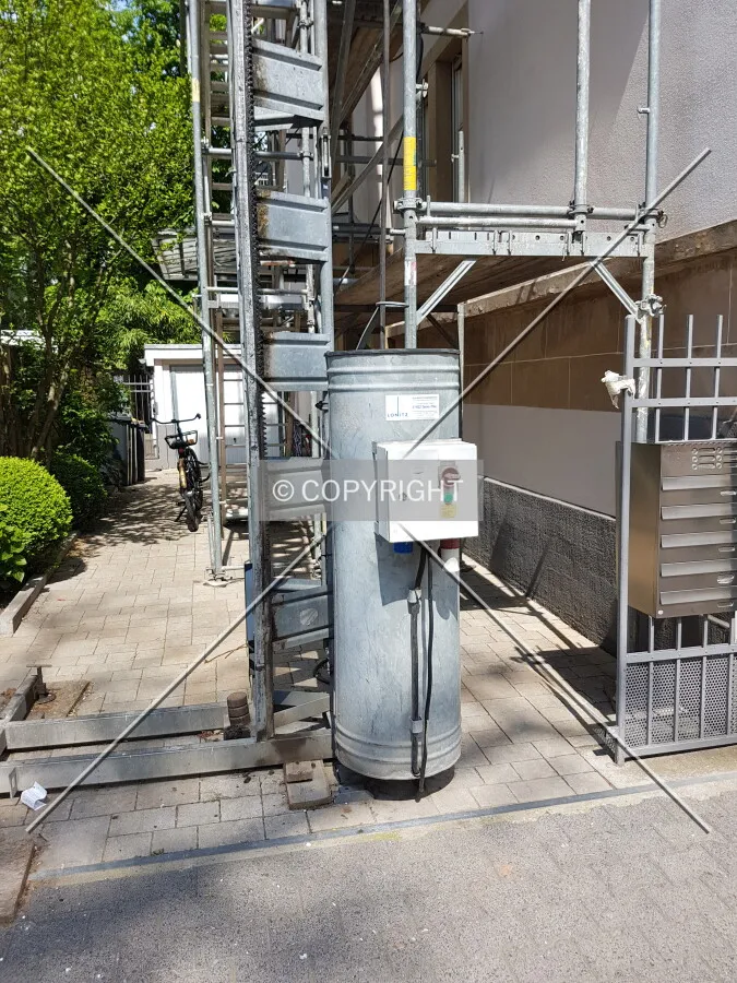 Construction elevator (hoist)