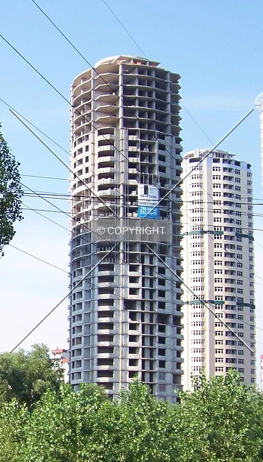 Southwest view from Henerala Vatutina Avenue.