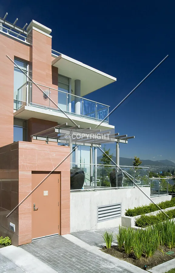 Lower part on the waterfront side