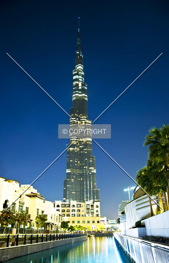 Burj Khalifa seen from the southeast at night