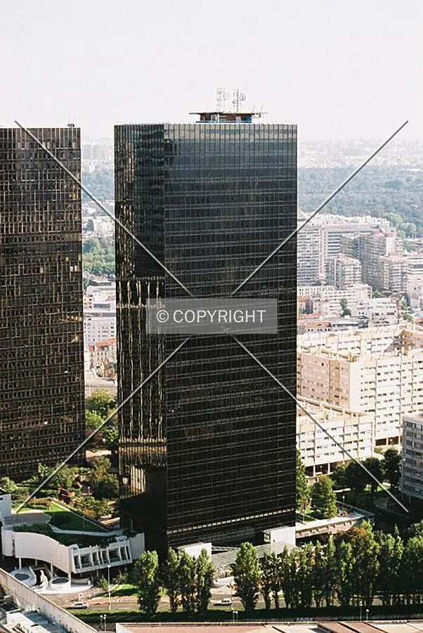 Side view from rooftop of La Grande Arche