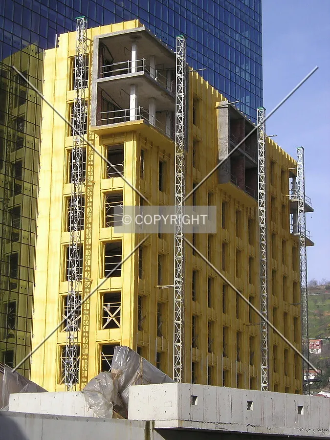 View of the lower part, the day when the marble facade began its installation