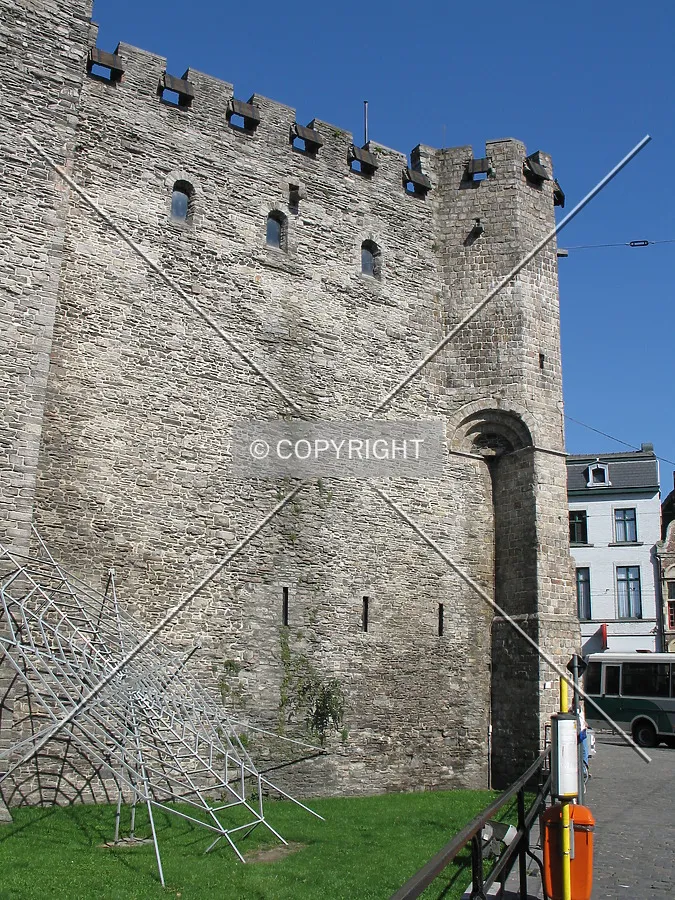 Tthe outside walls seen from the south
