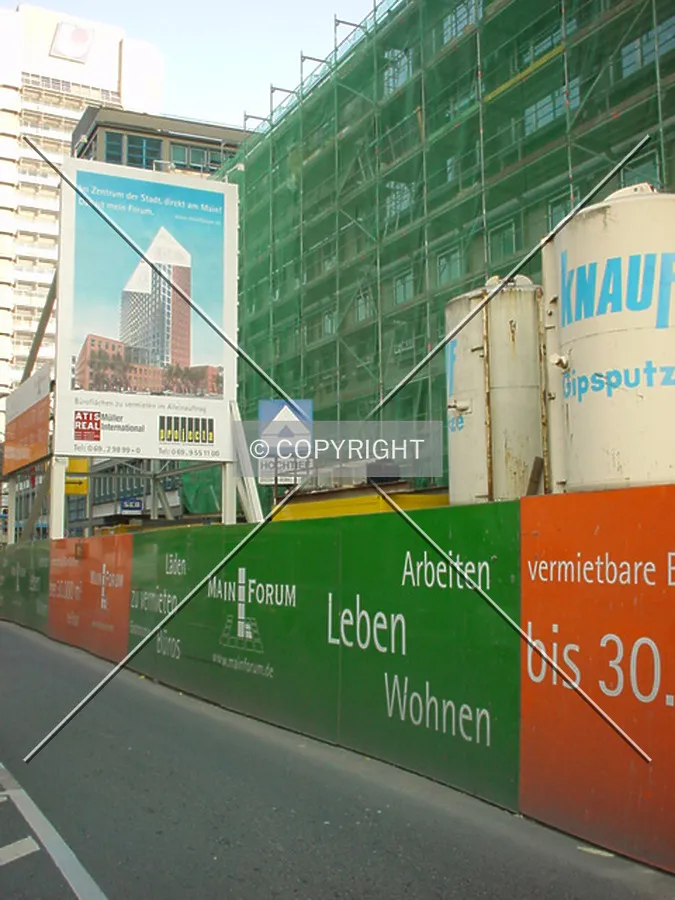 In front of the building at Wilhelm-Leuschner-Straße